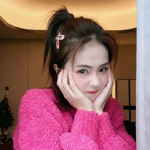 白鹿俏皮私服自拍照图片_8