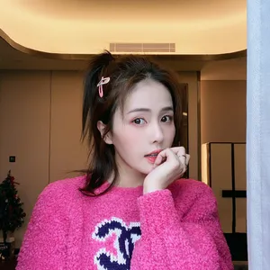 白鹿俏皮私服自拍照图片_9