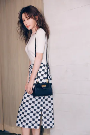秦岚率真性感写真图片_3