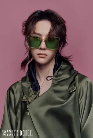 王一博长发酷帅封面大片写真图片_6