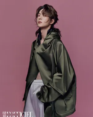 王一博长发酷帅封面大片写真图片_8