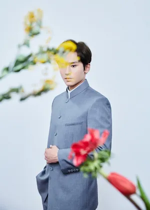 张哲瀚英俊帅气写真图片