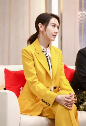 高露《声临其境》时尚干练图片_4