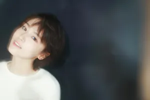 成果纯白光影清纯写真图片
