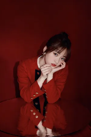 沈月甜美俏丽时尚写真图片