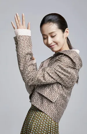 颖儿最新时尚杂志写真大片_2