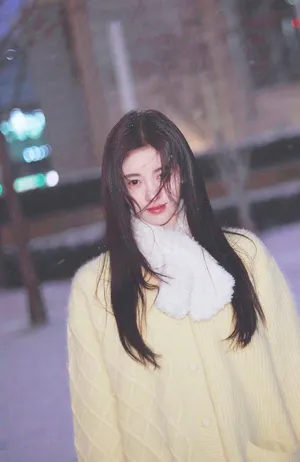 鞠婧祎柔美养眼冬日写真图片