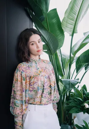 韩丹桐田园碎花风性感图片_3