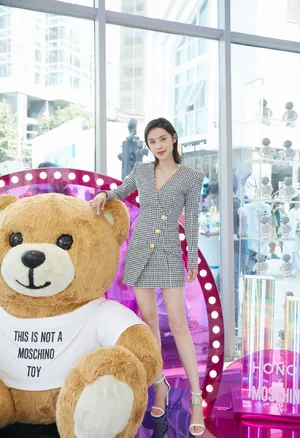 韩丹桐格子连衣裙性感写真_5