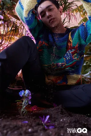张若昀花间帅气写真图片_3