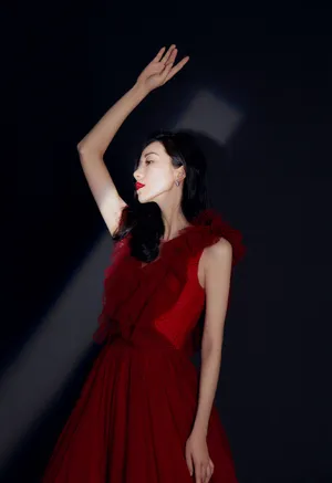 韩雪红裙性感优雅写真图片_7