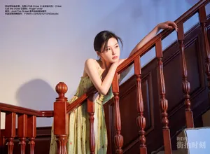 杨子姗吊带裙性感写真图片_2