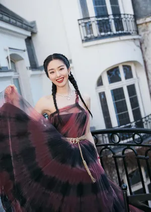 杨采钰麻花辫曼妙优雅写真图片_5