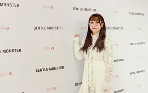 高秋梓白色蕾丝裙活动照图片