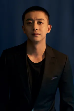 李佳航寸头西装硬朗写真图片_2