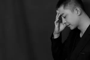 李佳航寸头西装硬朗写真图片_4