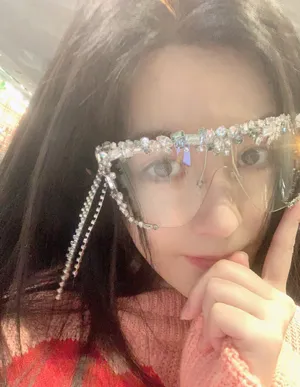 汤晶媚灵动俏皮自拍图片_2