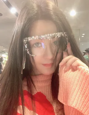 汤晶媚灵动俏皮自拍图片_4