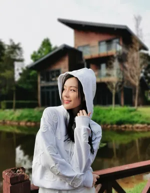 汤晶媚纯白甜美自拍图片_3