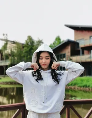 汤晶媚纯白甜美自拍图片_4