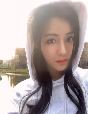 汤晶媚纯白甜美自拍图片_7