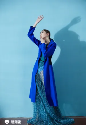 刘美彤性感时尚写真图片_2
