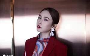 刘美彤英气典雅写真图片_2