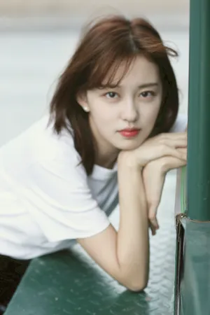 孙琰清白衫养眼写真图片_3