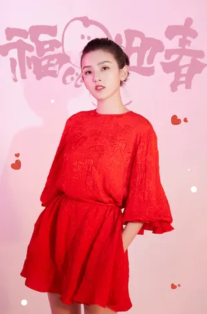 宋祖儿红衣性感靓丽写真图片