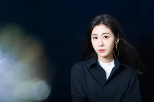 张碧晨黑色工装风性感时尚写真