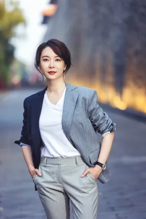 陈数《完美关系》干练西装剧照图片_6