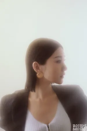 毛晓彤魅力侧颜写真图片