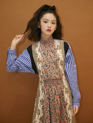 周也时尚甜美写真图片