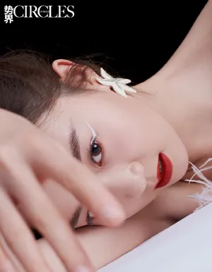李子璇精灵妆养眼写真图片_2