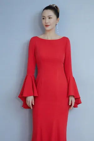 谭维维红色连衣裙温婉写真图片_1