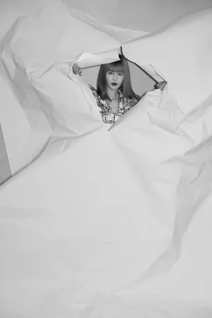 谭维维格纹套装质感写真图片_3