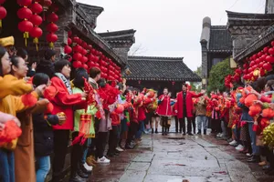 苗苗红裙喜庆靓丽图片_1