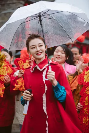 苗苗红裙喜庆靓丽图片_3