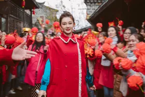 苗苗红裙喜庆靓丽图片_4
