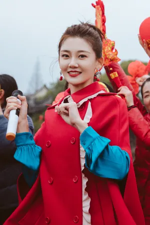 苗苗红裙喜庆靓丽图片_7