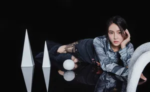 曾梦雪杂志封面性感图片写真_1