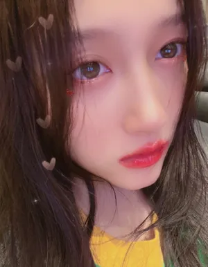关晓彤湿发激吻唇性感自拍照图片_11