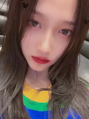 关晓彤湿发激吻唇性感自拍照图片_14