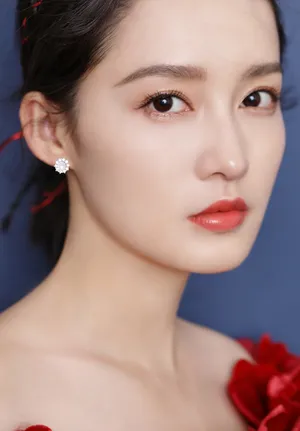 李沁红色礼裙性感写真图片_6