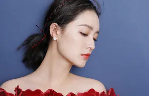 李沁红色礼裙性感写真图片_10
