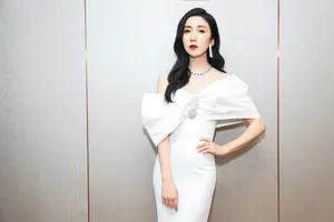 娄艺潇白衫晚礼裙性感写真图片