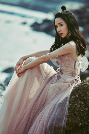娄艺潇性感海边写真图片_3