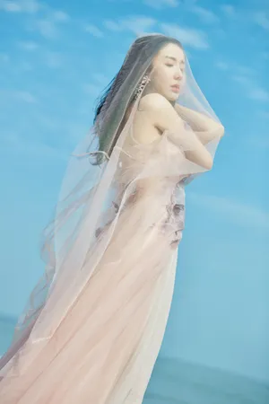 娄艺潇性感海边写真图片_4