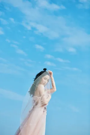 娄艺潇性感海边写真图片_5