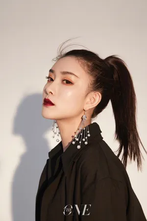 孟子义利落御姐风写真图片_3